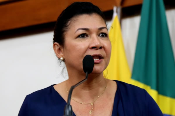 Eliane Sinhasique critica excesso em operação policial; Jairo diz que Segurança do Acre inverte papéis