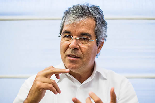 Jorge Viana diz que verá o que pode ser feito se assumir