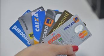 Mesmo com queda, juros do rotativo do cartão de crédito ficam em 481,5% ao ano