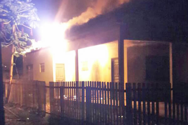 Base comunitária da Policia Militar desativada é incendiada por bandidos em Sena Madureira