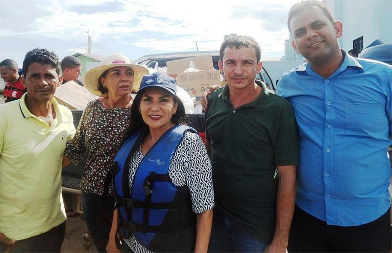 Antônia Sales lidera vereadores na entrega de cestas básicas a alagados