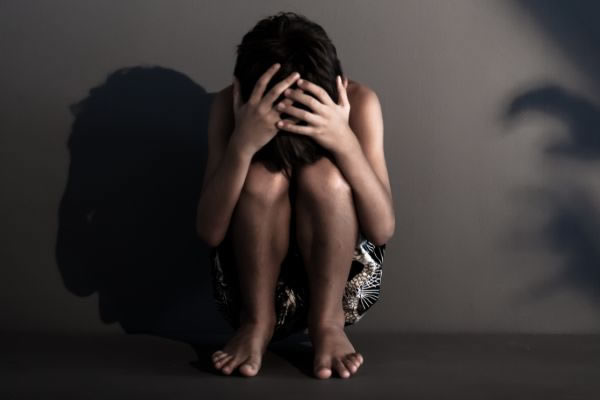 Padrasto é condenado a mais de 17 anos por estuprar criança de 5 anos enquanto mãe ia para faculdade