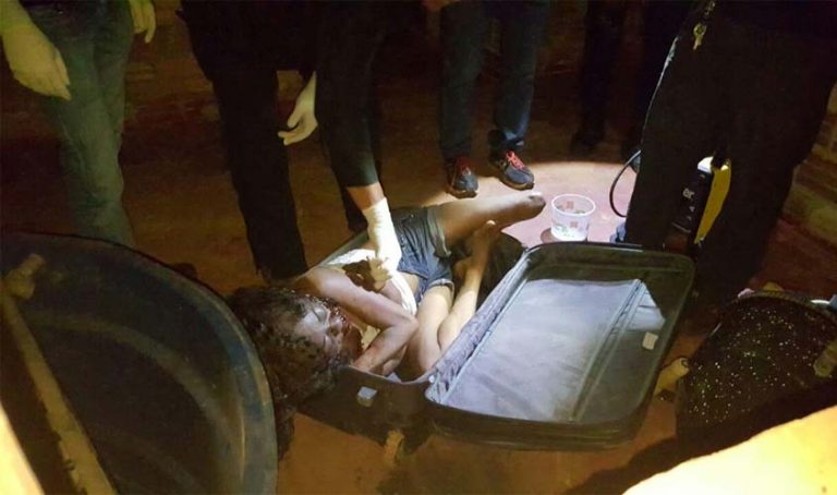 Polícia encontra corpo de mulher estrangulada dentro de mala