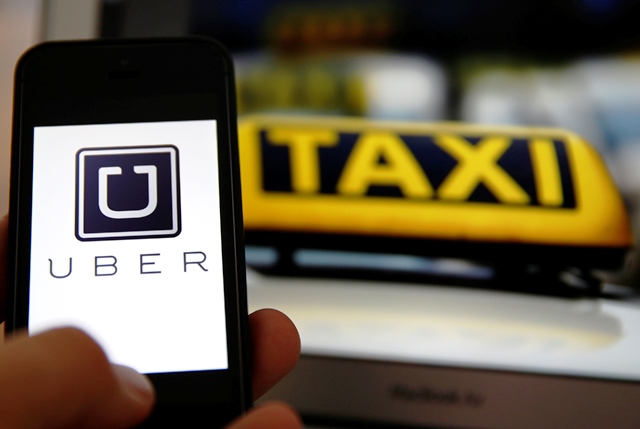 Motorista de Uber que teria sido agredido por taxista registra caso na delegacia