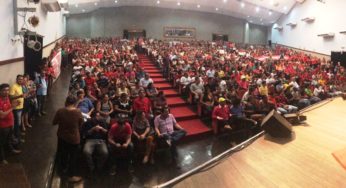 Pré-candidatos em plena campanha: Zen, do PT, em ato com servidores da Educação, e Gladson com ministro