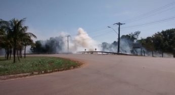 Fogo em vegetação aumenta risco de acidente na AC-40