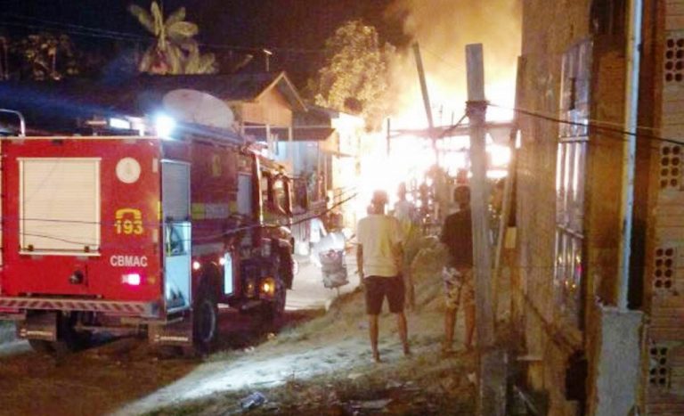 Incêndio consome quarteirão na capital e polícia militar suspeita que ato tenha sido criminoso