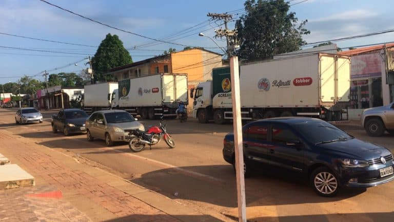Policia apreende caminhões da Acreaves transportando mais de R$ 300 mil em dinheiro