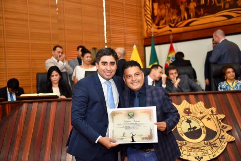 Eber Machado concede o título de Cidadão Acreano ao médico Fabrício Lemos