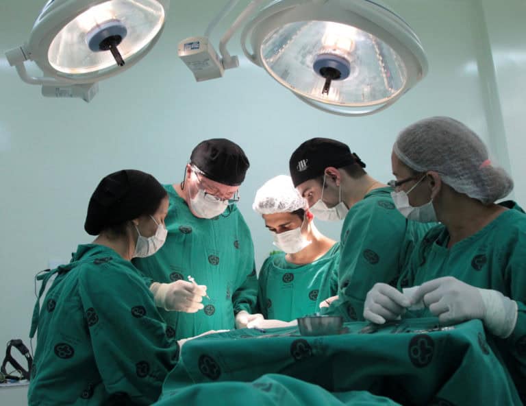 Saúde promete diminuir fila de cirurgia estagnada desde 2015