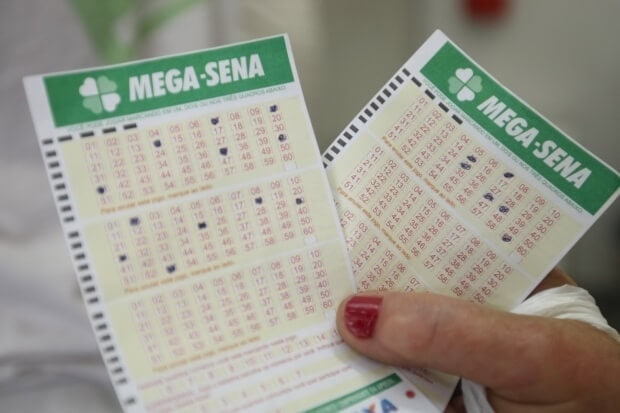 Mega-Sena sai para quatro ganhadores; confira dezenas sorteadas