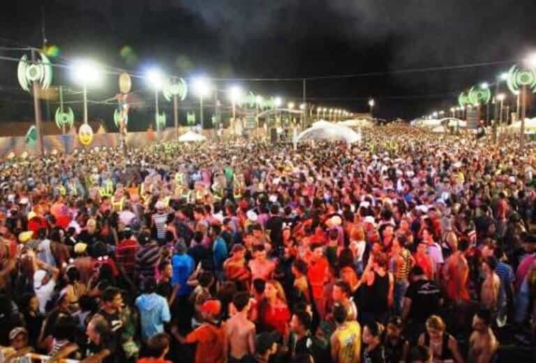 Governo cancela realização de Carnaval após veto da prefeitura