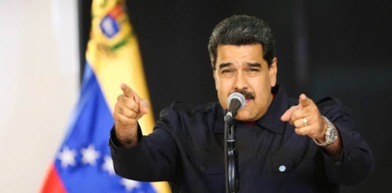 Maduro anuncia aumento de 40% no salário mínimo venezuelano