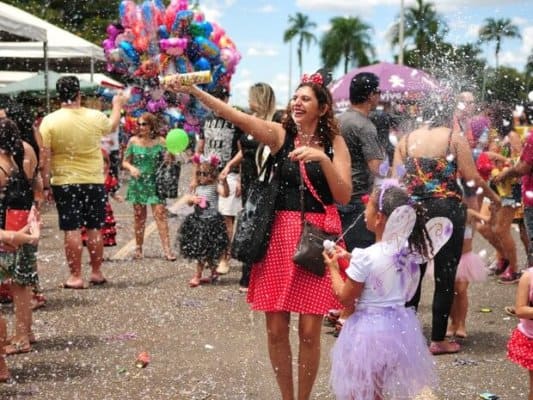 Conheça as regras para permanência de crianças e adolescentes nos eventos carnavalescos nos municípios