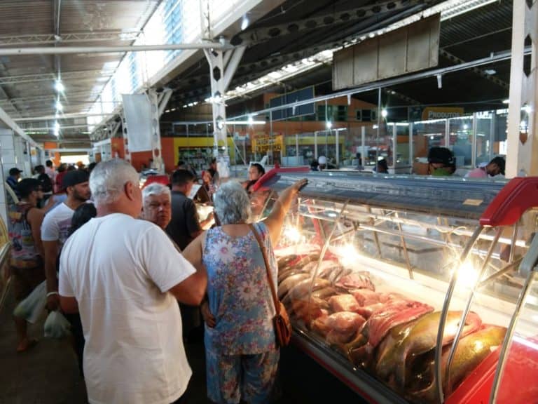 Mercado Elias Mansour deve comercializar 50 toneladas de peixes até domingo