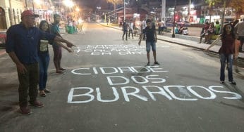 Manifestantes pintam ruas de Cruzeiro do Sul em protesto contra buracos
