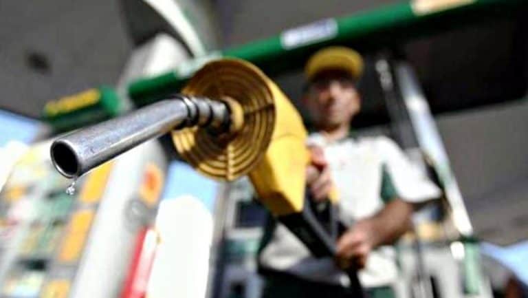 Bolsonaro obriga posto a informar composição do preço dos combustíveis ao consumidor