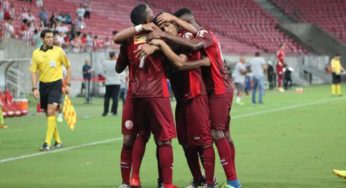 Atlético toma 3 do Náutico, mas continua líder da Série C no brasileirão