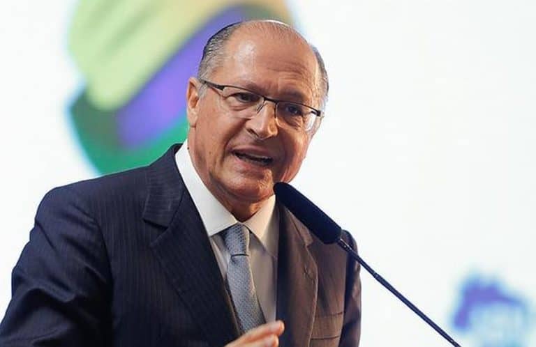 Reforma tributária é fundamental para reduzir custo Brasil, diz Alckmin