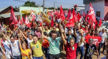 Petistas retomam bandeiras vermelhas e caminham pelo Segundo Distrito
