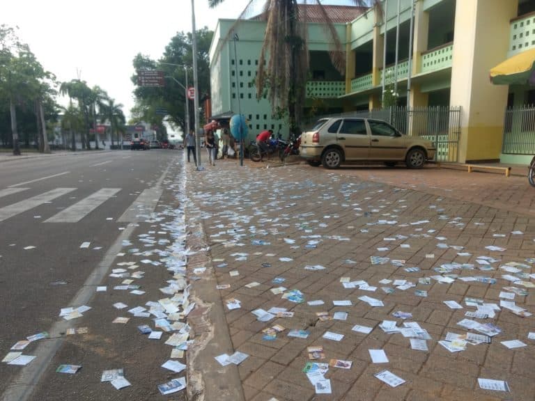 Rio Branco amanheceu um lixão eleitoral neste domingo, dia de votação
