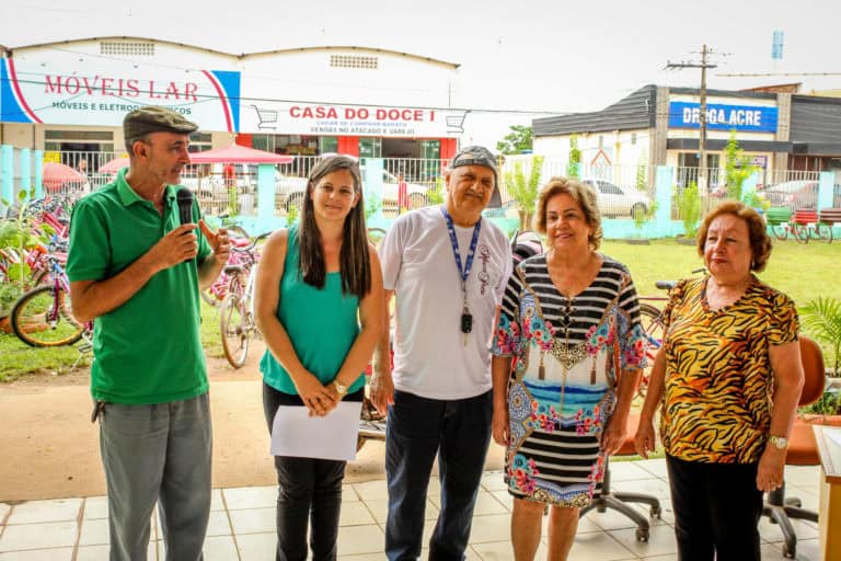 Convidados pela Prefeitura, poetas realizam rodas de poesias nas escolas de Brasileia