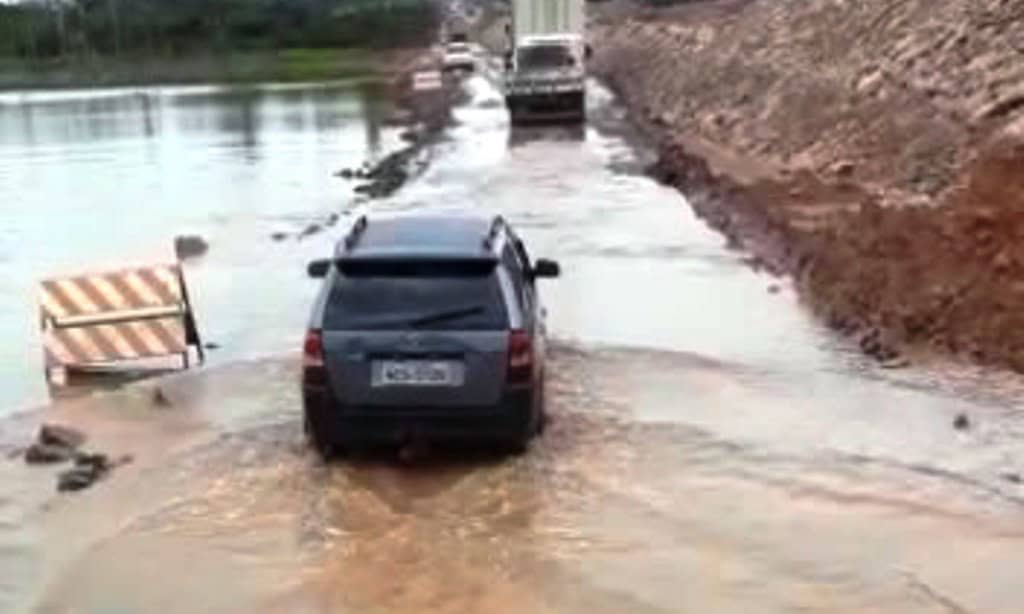 Resultado de imagem para VÃ­deo mostra parte alagada da BR-364 que liga Rio Branco a Porto Velho; trecho pode ser interditado