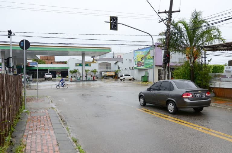 Equipes monitoram bairros que apresentam situações críticas em dias de chuva forte