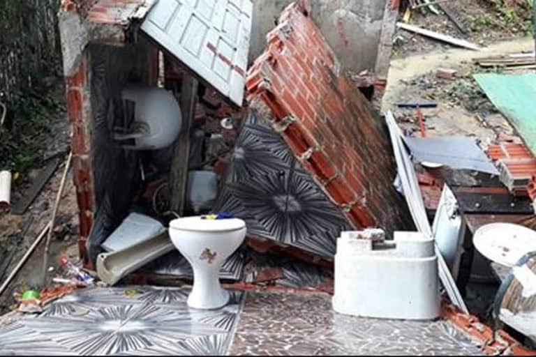 Jovem é internada em estado grave após banheiro desmoronar em Cruzeiro do Sul