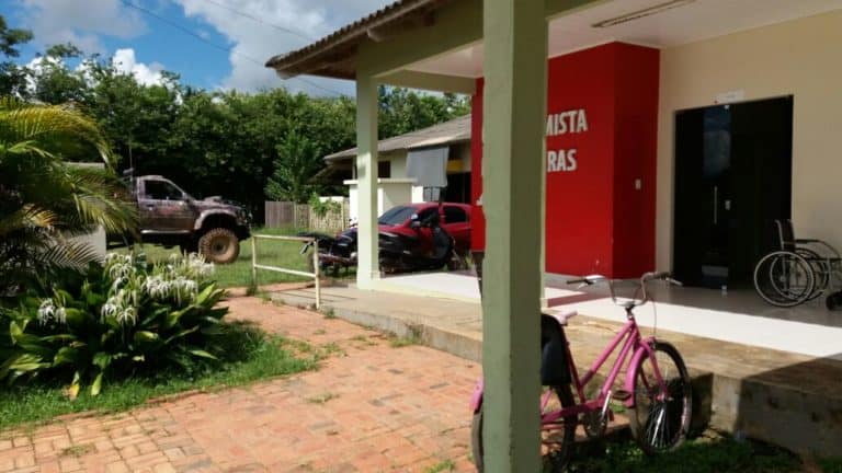 Bandidos invadem hospital de Assis Brasil e roubam arma e colete de vigilante