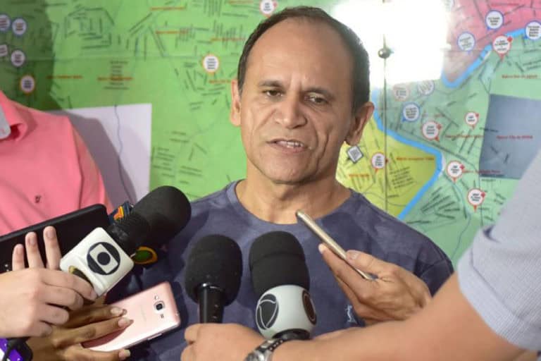 Secretário de Educação, Moisés Diniz, institui o “Gabinete na Escola”