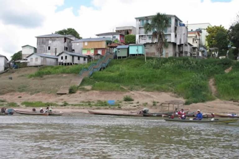 Com um bairro inteiro ameaçado, Mal. Thaumaturgo chama atenção do Brasil por desbarrancamentos