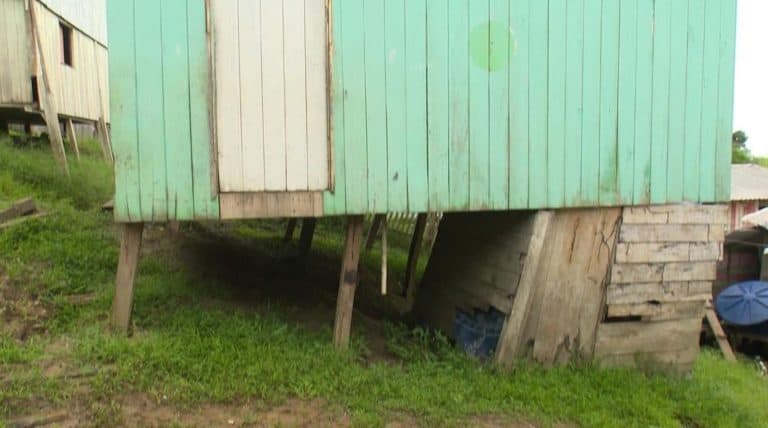 Após chuvas, 400 casas correm risco de desabamento em Marechal Thaumaturgo