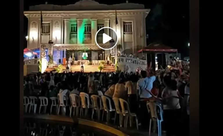 Com novo local, Alvorecer reúne centenas de fiéis no palácio