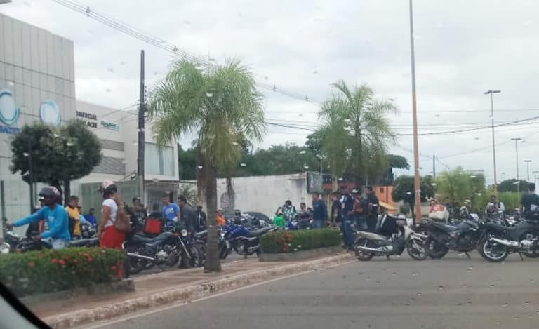 Motoboys manifestam por justiça na Avenida Antônio da Rocha Viana