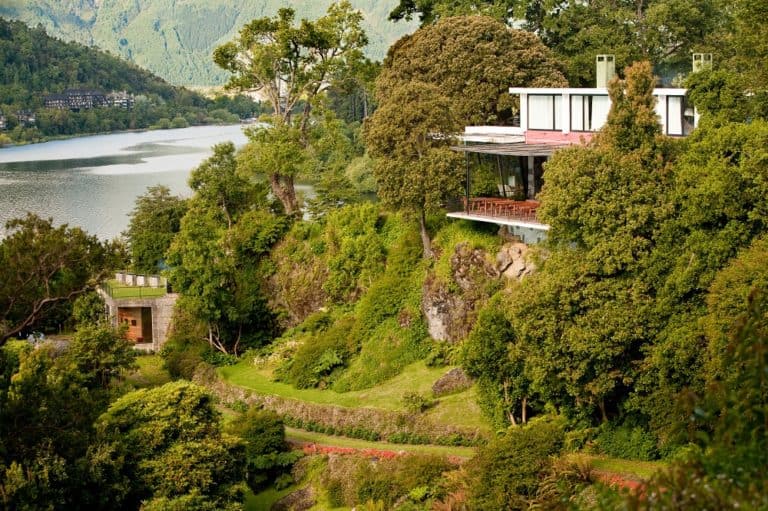 Hotel Antumalal encanta os turistas que viajam para o sul do Chile; conheça 