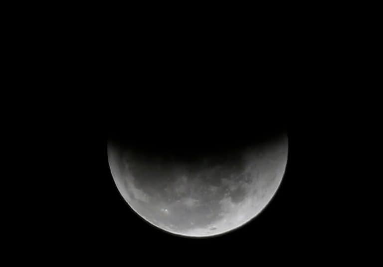 Madrugada desta sexta-feira terá maior eclipse lunar parcial dos últimos 580 anos