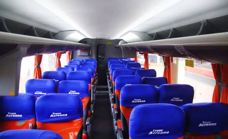 Gladson apresenta ônibus que farão a linha entre Acre e Puerto Maldonado, no Peru