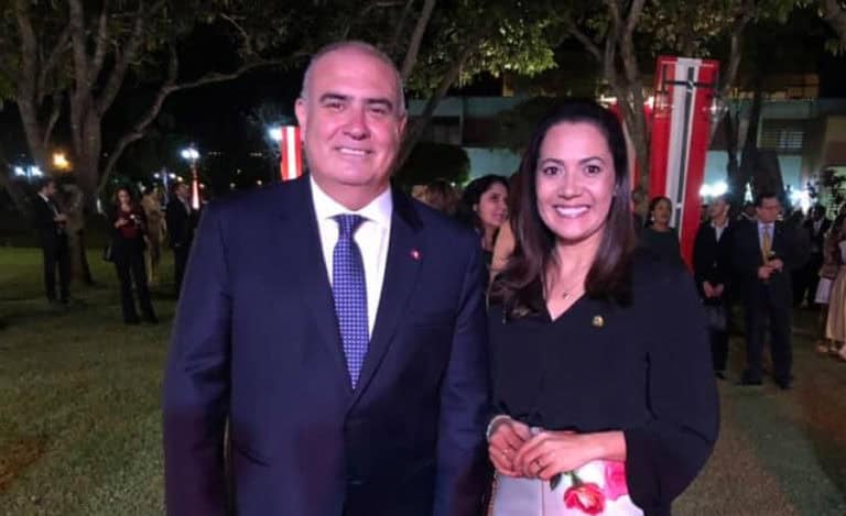 Mailza fala da cooperação comercial com Embaixador do Peru