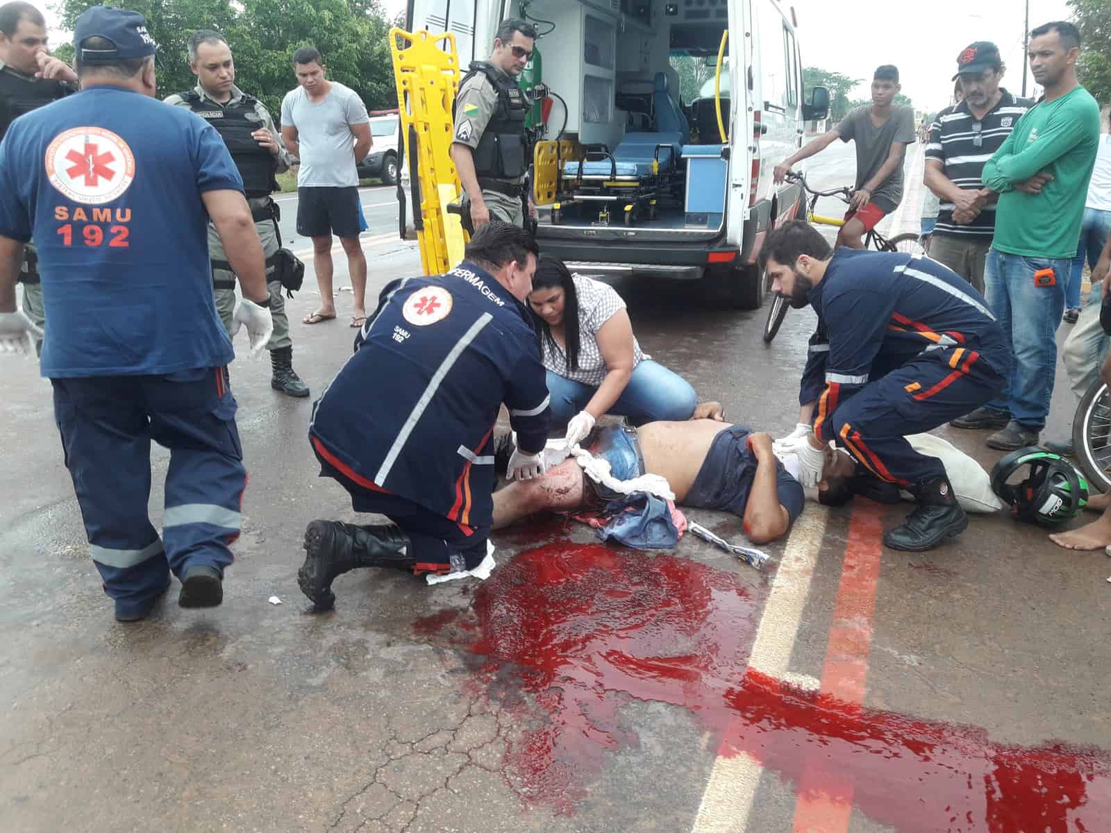Colisão traseira entre carretas deixa uma pessoa ferida em Campina