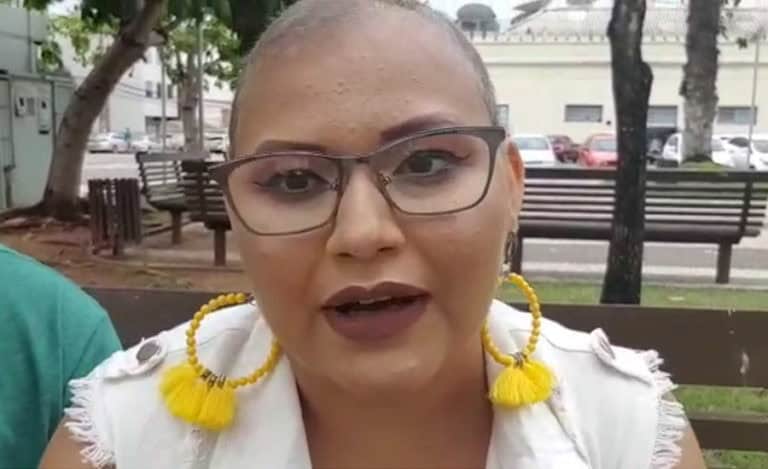 Mulher divulga bingo beneficente para ajudar no tratamento contra câncer