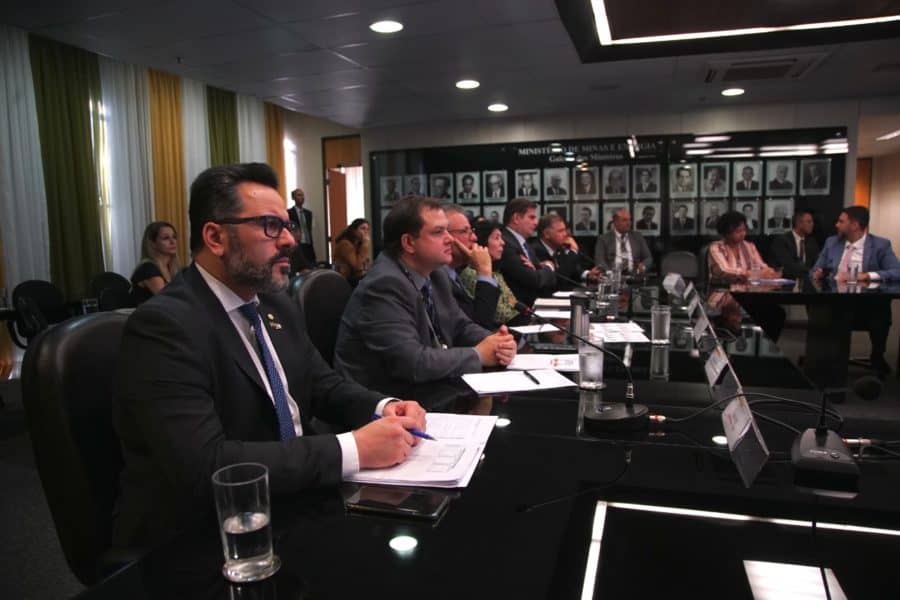 Alan Rick volta a defender redução do custo da energia no Acre