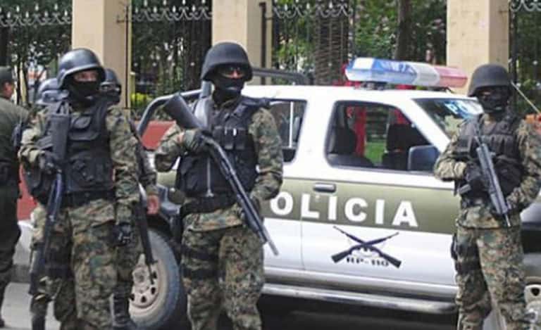 Força Delta da polícia boliviana vigia fronteira entre Acre e Bolívia para evitar bloqueios