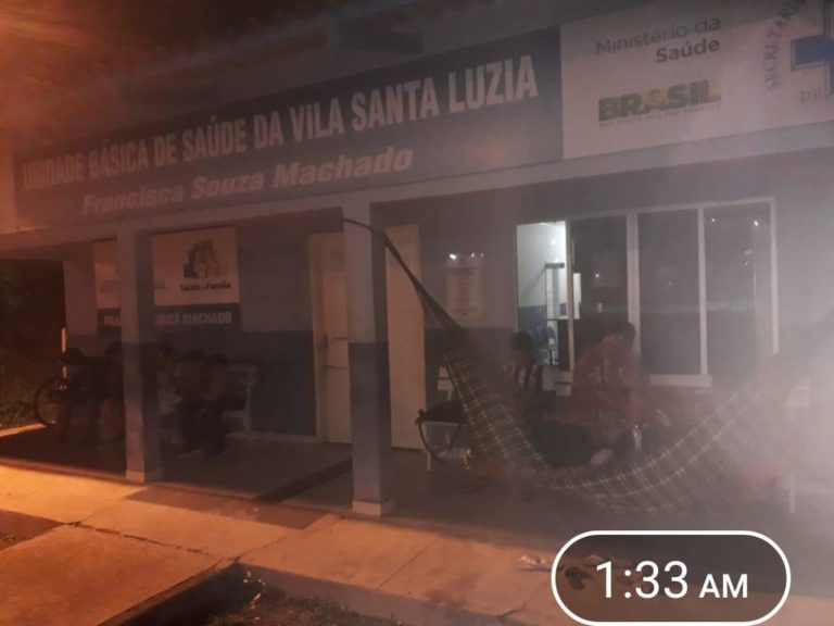 Em Cruzeiro do Sul, pessoas dormem em unidade de saúde para conseguir dentista