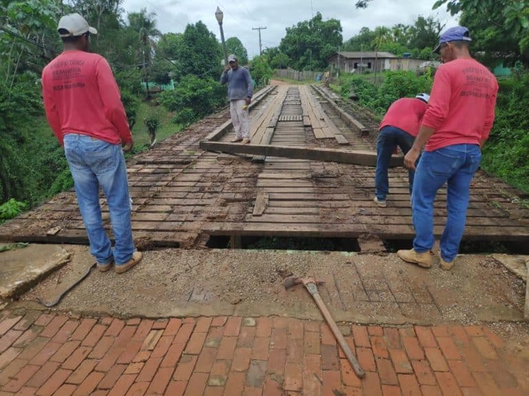 No município de Xapuri, ponte do bairro Bolívia começa a ser recuperada