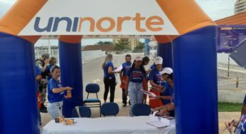 Equipe da Uninorte oferece água e caneta para candidatos do Enem