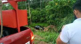 Motorista perde controle de veículo e cai em ribanceira na BR-364
