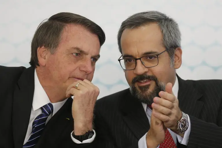 Ministro de Bolsonaro diz que concursos públicos selecionam ‘esquerdistas’