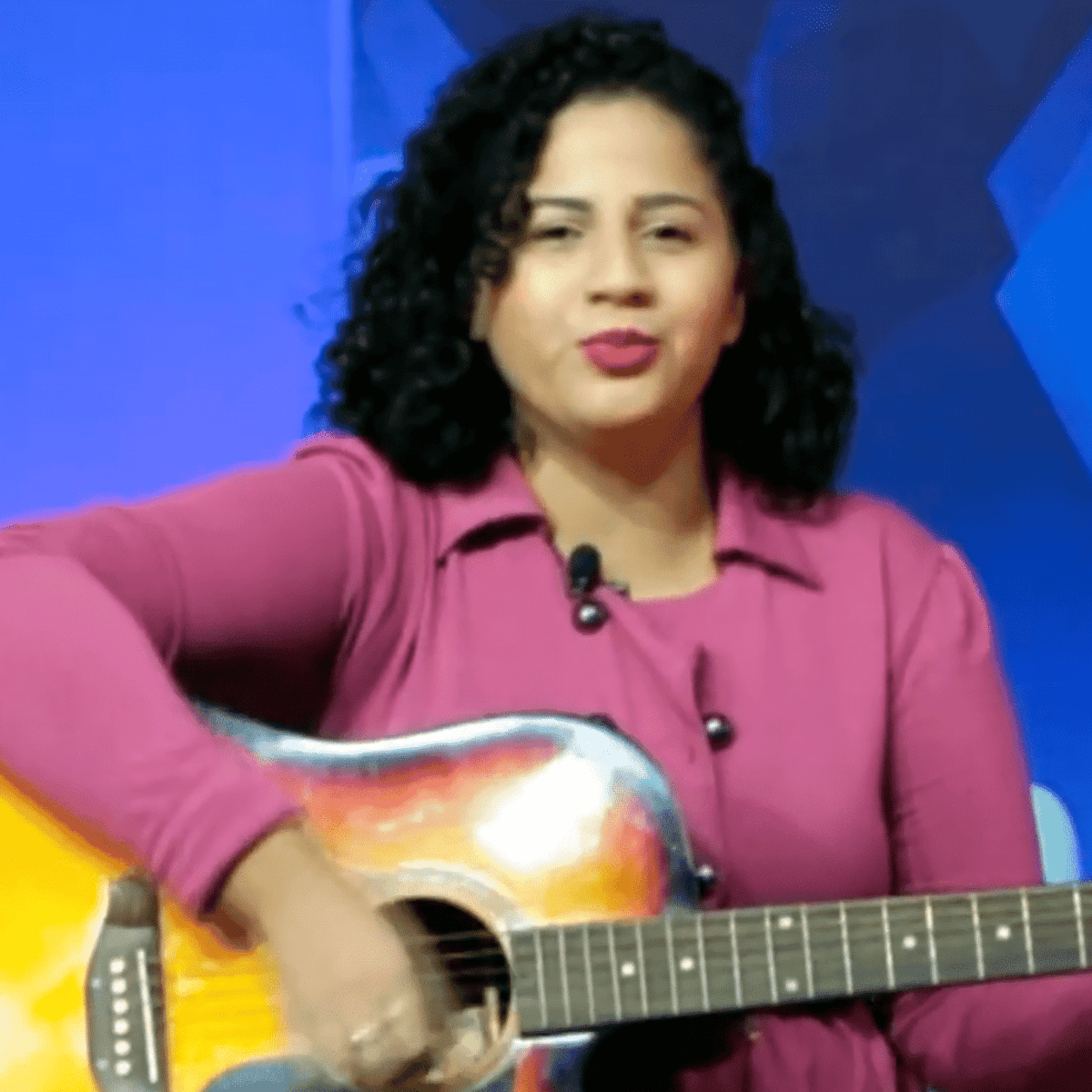 Conheça Alina Costa, cantora acreana que participará de uma competição nacional