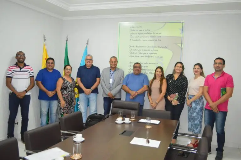 Mazinho firma parceria com governo federal para ofertar cursos gratuitos em Sena Madureira